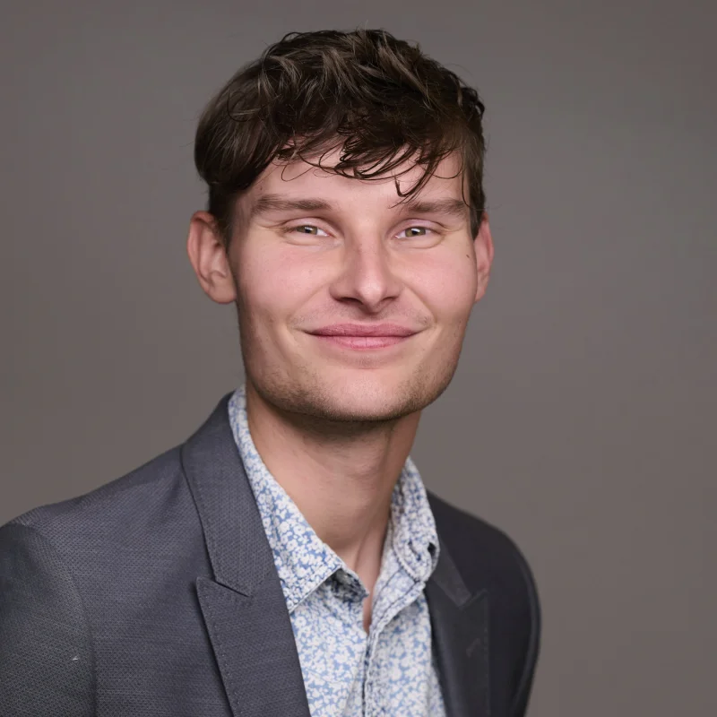 Professional business portrait of Matt, corporate headshot in Phoenix Arizona by Marie Feutrier