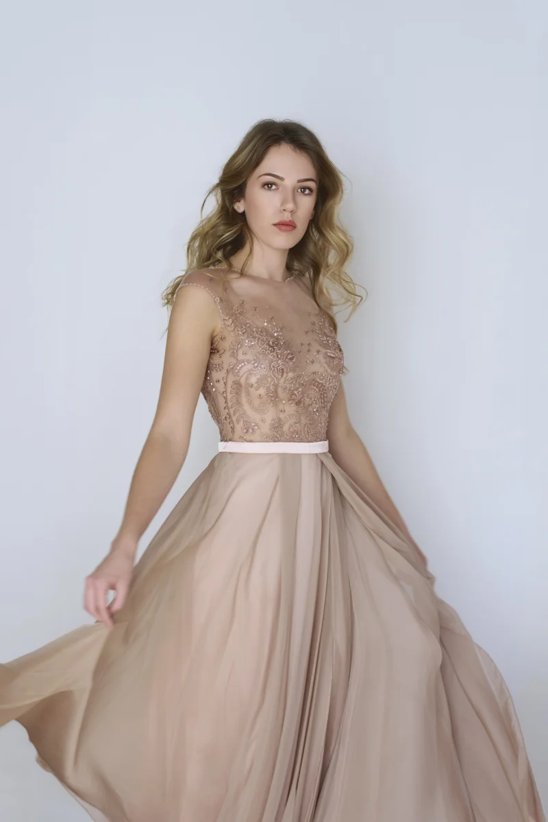 Glamour portrait of Danielle with confident expression by Marie Feutrier