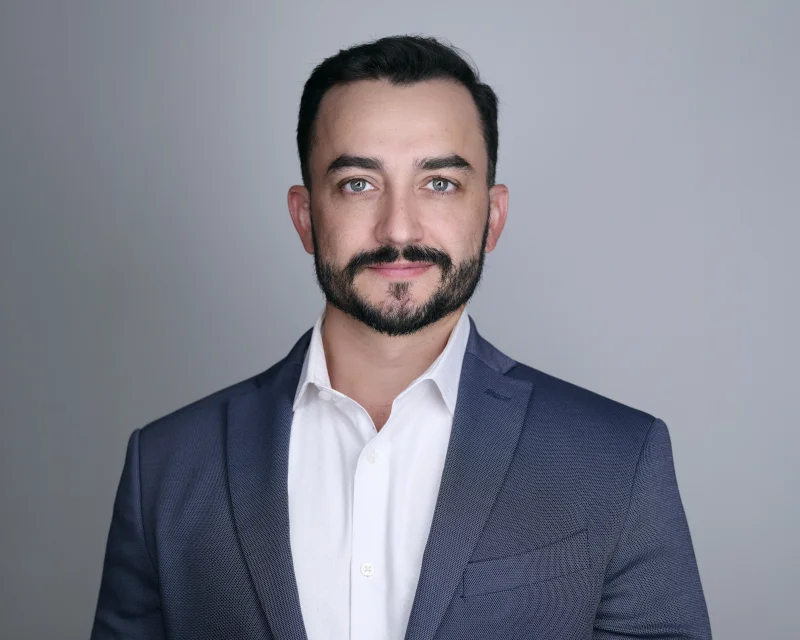 Professional LinkedIn headshot of man Phoenix Arizona