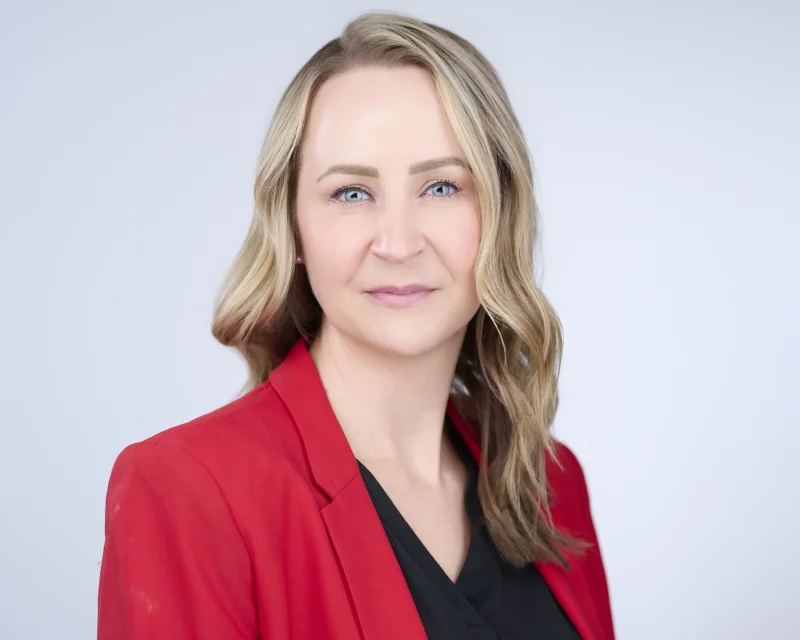 Relaxed professional headshot with natural lighting, Scottsdale headshot photography